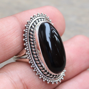แหวนพลอยออนิกซ์สีดำรูปไข่ทรงยาวธรรมชาติ เงินแท้ 925 แหวนพลอยทำมือสำหรับเธอ - Product Image 1