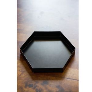 Plateau de service hexagonal moderne en métal noir, organisateur de table basse géométrique décoratif, plateau de vanité en fer finition mate pour la maison - Product Image 1