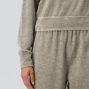 Sweat à capuche décontracté pour femme, conception OEM, manches longues, design de haute qualité pour les acheteurs en gros, avec ourlet et poignets côtelés - Product Image 3