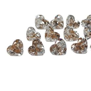 Diamants synthétiques de couleur DEF, 0,60 à 0,69 carat, pureté SI, blancs, polis, en forme de cœur fantaisie, en vrac - Product Image 2