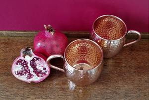 Mug en cuivre au design martelé, idéal pour le thé et le café, tasse en métal rustique, vaisselle de cuisine, mug élégant pour servir et utilisation à la maison ou au bar. - Product Image 6