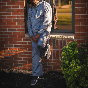 ชุดวอร์มโพลีเอสเตอร์ไนลอนสำหรับผู้ชาย 2 ชิ้น ชุดกีฬาแบบกำหนดเอง เสื้อกันลมสะท้อนแสง ชุดวอร์มผู้ชาย สตรีทแวร์ ชุดกีฬา - Product Image 4