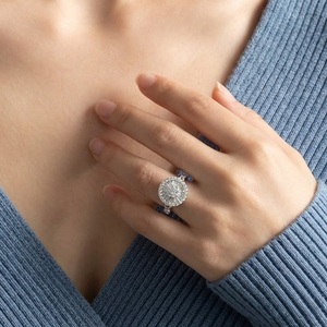 Anillo de Diamantes Reales con Corte Brillante Redondo en Oro Blanco de Alta Calidad, Clásico, para Compromiso, con Plazo de Entrega Corto, para Mujer - Product Image 3