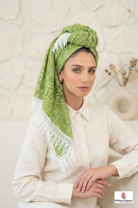 Foulard carré imprimé sur mesure avec pompons, en soie légère, pour femme, foulard de mode, paréo de plage, fabricant OEM - Product Image 4