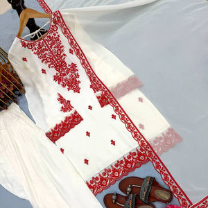 Ensemble prêt-à-porter BLOSSOM FABRIC pour femme, style indien-pakistanais moderne, en soie Chinon, avec broderies lourdes, composé d'un haut, d'un pantalon et d'un dupatta. - Product Image 1