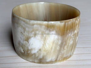Bracelet de mode 100% naturel Bracelets maigres Matériau en corne de buffle naturelle avec un design simple pour les femmes par FWE - Product Image 4