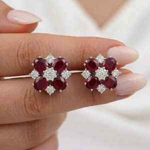 Pendientes de Oro de 18K con Rubíes Naturales Ovalados y Diamantes en Racimo, Diseño Floral, Venta al por Mayor, OEM, para Regalo, Oro Personalizado en Quilates y Color - Product Image 3