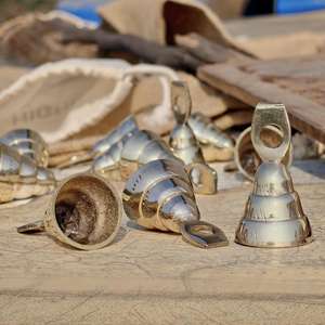 Campanas Pequeñas de Latón Hechas a Mano, Estilo Vintage, Campanas Decorativas, Campanas de Viento Vintage, Decoración para el Hogar, Bodas, Árbol de Navidad - Product Image 2