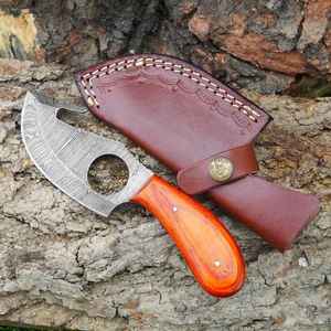 Couteau de chasse en acier Damas forgé à la main de haute qualité, personnalisé, idéal pour le camping et les activités de plein air, couteau à désosser et à éviscérer avec anse intégrée - Product Image 2