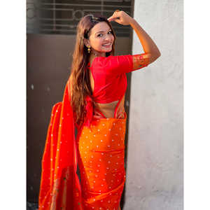 Sari de Seda Moderno Color Naranja Fusion con Bordado Zari Bandhani Paithani para Fiestas Indias y Pakistaníes - Product Image 3