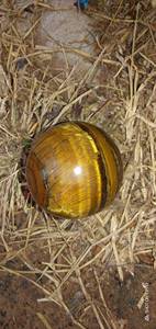 Sphère gravée en œil de tigre jaune naturel, décoration d'intérieur, cadeau d'Halloween et de Noël, boule de cristal - Product Image 3
