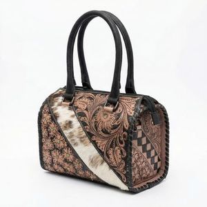Bolso de mano tipo duffle mini Speedy de cuero 100% genuino con asa doble, con detalles florales tallados y acabado de pelo en color marrón - Product Image 3