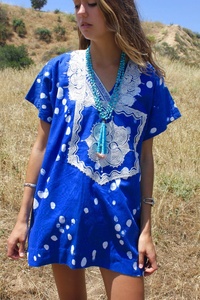 Tunique artisanale en coton 100% brodée au point de chaînette, collection d'art populaire, taille XL, décontractée, à manches courtes, motif floral, grande taille, coupe trapèze, pour l'été - Product Image 3