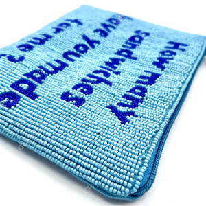 Pochette à fermeture éclair mini pour femme, faite main, perlée, avec citation textuelle amusante, style pochette à sandwich, cadeau fantaisie, fournisseur OEM - Product Image 2