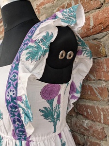 ชุดเดรสยาวสไตล์อินเดียทำมือ พิมพ์ลายด้วยมือบนผ้าฝ้าย ทอเป็นชั้นๆ ระบายอากาศได้ดี เป็นมิตรกับสิ่งแวดล้อม สำหรับผู้หญิง - Product Image 5