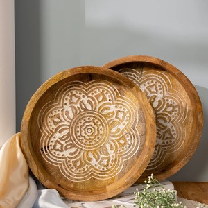 Ensemble de plateaux de service ronds en bois avec motif mandala sculpté à la main, plateau décoratif en bois massif pour servir des collations, décoration de la maison - Product Image 5