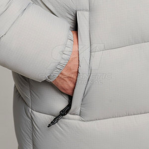 Abrigo Largo Acolchado Premium para Invierno con Aislamiento Térmico y Corte Elegante para Comodidad al Aire Libre - Product Image 5