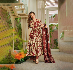 Robes Anarkali indiennes pakistanaises pour femmes de haute qualité, ornées d'un imprimé numérique, en soie chinon pure, longues et élégantes, avec dupatta fait main - Product Image 1