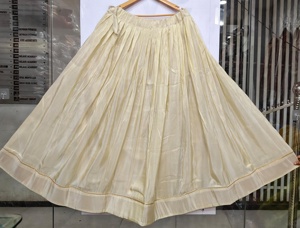 Lehenga Premium de Seda Lisa con Borde Dorado, Listo para Usar, Estilo Flare, Ropa Étnica Navratri para Mujer - Product Image 2