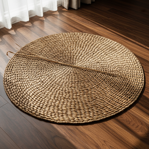 Tapis en jacinthe d'eau artisanale du Vietnam, durable et léger, parfait pour les salons, les chambres et les pique-niques - Product Image 3