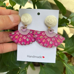 Boucles d'oreilles en bois vintage élégantes pour femmes, breloque de goutte de fleur en forme d'éventail rétro - Product Image 1