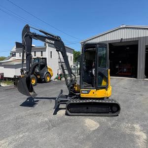Miniexcavadora John Deere 50G con motor diésel confiable, maquinaria compacta para trabajos de excavación. - Product Image 2