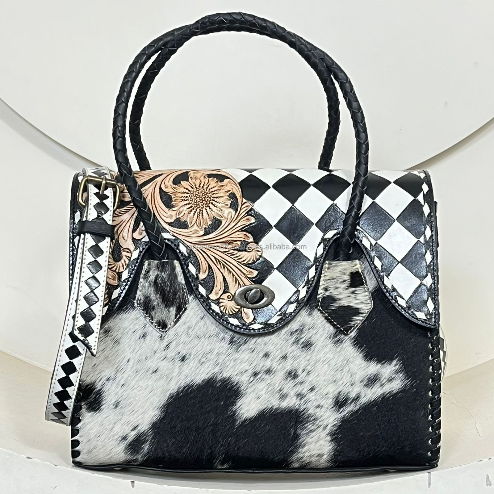 À carreaux noirs et blancs