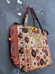 Sac de shopping grand format pour femme fait main, sac fourre-tout indien perlé, sac à bandoulière Banjara - Product Image 3