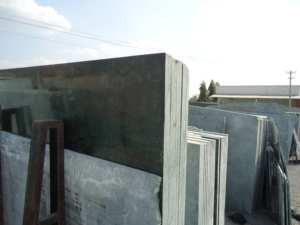 Bloques Grandes de Mármol Verde Excel con Patrones Verdes Vibrantes, Vetas Blancas y Oscuras, Ideales para la Producción de Losas y Azulejos - Product Image 5