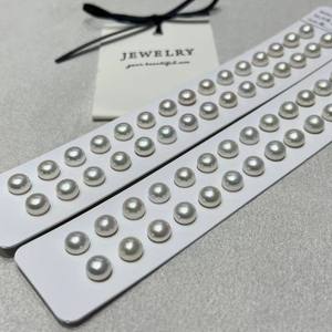 Versátiles Pendientes de Perlas de Tahití en Gris Platino Verde de 8-9 mm, Casi Redondas, con Defectos Superficiales y Colores Misteriosos - Product Image 4