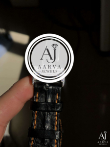 AARVA JEWELS นาฬิกาโครโนกราฟประดับเพชรสำหรับผู้ชาย 43 มม. คริสตัลแซฟไฟร์ อะนาล็อก ตัวเรือนสแตนเลส สายยาง - Product Image 3