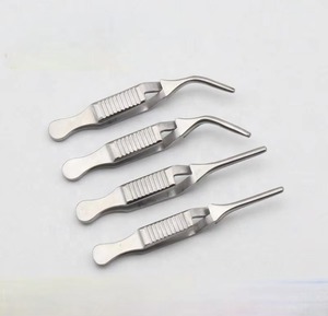 Pinces chirurgicales en acier inoxydable de type Bulldog avec construction de précision et manipulation confortable pour les hôpitaux - Product Image 1