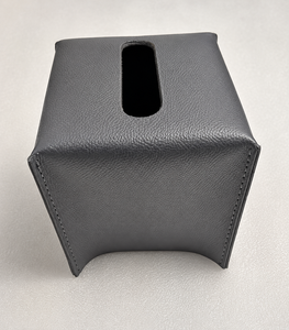 Boîte à mouchoirs en cuir gris au design personnalisé avec un aspect élégant pour la décoration intérieure moderne et l'usage quotidien - Product Image 1