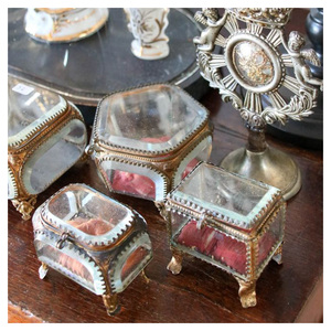 กล่องใส่เครื่องประดับทำมือสไตล์โมเดิร์น กระจกขอบทองเหลือง พร้อมขาโลหะตกแต่ง |   กล่องใส่เครื่องประดับตกแต่งสั่งทำสีและขนาดได้ตามต้องการอย่างหรูหรา - Product Image 2