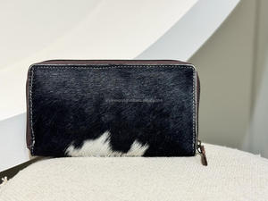 Fait à la main cadeau but haut de gamme qualité usiné sculpture peau de vache portefeuilles en cuir véritable pour les femmes à la main fabriqués à la main tendance - Product Image 4