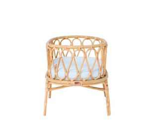 Cuna de bebé artesanal de ratán natural con marco de mimbre tejido a mano y diseño festoneado decorativo para guardería y recién nacidos - Product Image 4