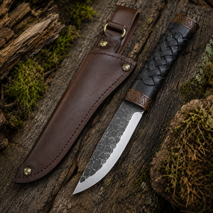 Couteau à lame fixe en acier carbone martelé artisanal avec manche en cuir tressé, couteau de chasse et de camping en plein air - Product Image 1