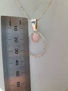 Colgante de Plata de Ley con Cuarzo Rosa y Cadena Chapada en Oro, Joyería Artesanal con Piedras Preciosas, Diseño Elegante para Mujer, Venta al Por Mayor para Exportación - Product Image 4