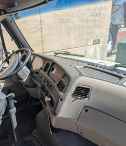 Grues montées sur camion 2009 AC23-95R montées sur STERLING L7500 2009, capacité de levage de 47000 lb - Product Image 3