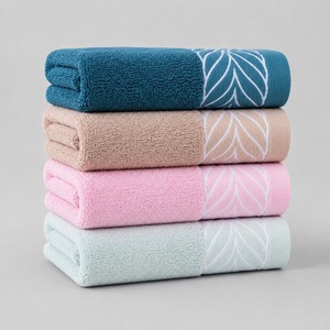Serviette en tissu éponge de qualité supérieure, dotée d'une texture moelleuse et d'une surface absorbante pour un séchage confortable à la maison, au gymnase, au spa ou en voyage. - Product Image 1