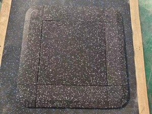 Tapis de sport en caoutchouc granulé EPDM de haute qualité pour aire de jeux - Product Image 2