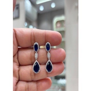 Elegantes Pendientes de Diseño de Alta Calidad en Latón Plateado con Circonitas, para Mujer, Ideales para Bodas, Fiestas y Eventos - Product Image 1