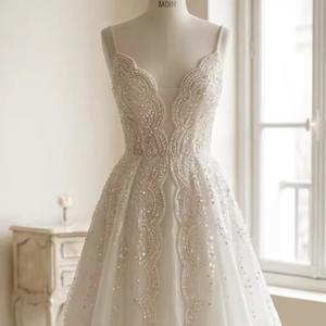 Robe de mariée élégante en tulle coupe A-line avec broderie de feuilles, col en V, vente en gros d'usine - Product Image 1