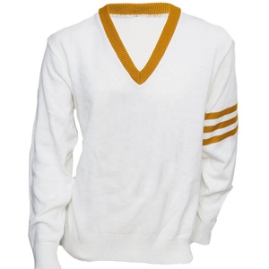 Pull en tricot blanc pour homme à col en V avec bordure jaune et trois rayures sur les manches, idéal pour l'automne - Product Image 1