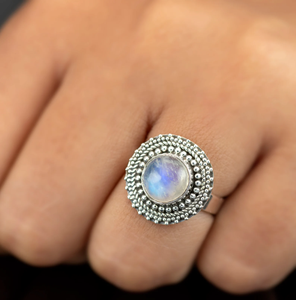 แหวนมูนสโตนธรรมชาติ แหวนมูนสโตนสีรุ้ง แหวนทำมือสไตล์โบโฮ เครื่องประดับวินเทจ ของขวัญสำหรับเธอ - Product Image 3