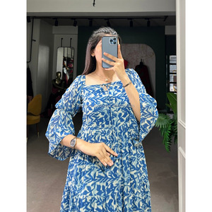 Los vestidos acampanados son estrechos en la parte superior y se ensanchan gradualmente hacia la parte inferior, ofreciendo un ajuste clásico y cómodo. - Product Image 3