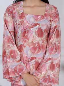 Ensemble coordonné élégant en mousseline rose à imprimé floral pour femme – Robe décontractée respirante à col U et manches cloche avec pantalon palazzo à jambes larges - Product Image 5