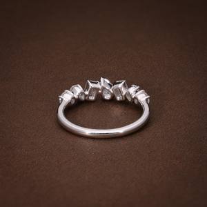 แหวนเพชรหลายเหลี่ยมทรงอิมเมอร์เนตี้ที่สร้างขึ้นในห้องปฏิบัติการ ประดับด้วยมรกต พลอยทรงหยดน้ำ และทรงกลม แหวนทองคำแท้รับรองคุณภาพสำหรับเจ้าสาว - Product Image 5