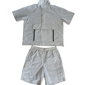 ชุดเซ็ตเสื้อแจ็คเก็ตและกางเกงขาสั้นผ้าโพลีเอสเตอร์ไนลอนแบบซิปสำหรับผู้ชาย - Product Image 1