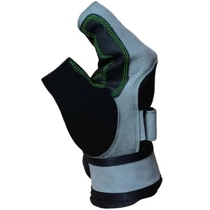 Gants d'entraînement de fitness CrossFit avec logo personnalisé, en cuir de vache véritable, pour la musculation, protection des trois doigts de la paume - Product Image 2